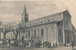 38 // JALLIEU  L'église Un Jour De Fête - Jallieu