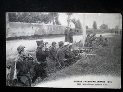 1914 MITRAILLEUSES PENDANT LE TIR - Guerra 1914-18