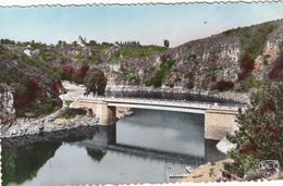 Cp , 23 , CROZANT , La Creuse, Le Nouveau Pont, Les Ruines - Crozant