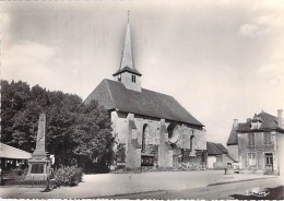 03 - VILLEFRANCHE :  Place De L'Eglise - CPSM Dentelée Grand Format 1958 - Allier - Autres & Non Classés