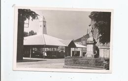 LAVIT (T ET G) 2 CARTE PHOTO LA HALLE ET LE MONUMENT - Lavit