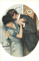 ** T2/T3 Dans Les Petits Cheveux Du Cou / Couple Embracing, Lady In Feather Hat S: Raphael Kirchner (EK) - Ohne Zuordnung