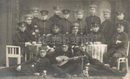 * T2/T3 German Soldiers Group Photo, Some Of Them Prussian One-year Volunteers (Einjahrig-freiwilliger), Photo (EK) - Unclassified