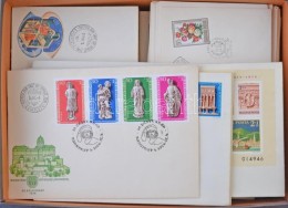 Kb 250 Db FDC Az 1960-1990 Közötti IdÅ‘szakból CipÅ‘s Dobozban - Altri & Non Classificati