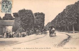 95-PONTOISE- LE BOULVARD DES FOSSES UN JOUR DE MARCHE - Pontoise