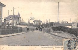 95-PRESLE- LE PASSAGE A NIVEAU DE COUCELLES - Presles