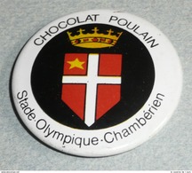 Vintage Ancien Badge En Tôle émaillée, Chocolat POULAIN SOC Stade Olympique Chambérien Chambéry Rugby - Schokolade