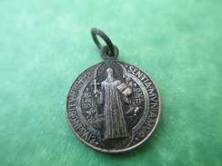 Petite Médaille Religieuse/ Saint Benoit / Croix De Saint Benoit/ Début XXème Siècle     CAN286 - Religion &  Esoterik