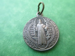 Petite Médaille Religieuse/Saint Benoit / Croix De St Benoit / Fin XIXème Siècle     CAN296 - Religion &  Esoterik