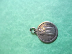 Petite Médaille Religieuse/Notre Dame De Bon Secours / Souvenir /Fin   XIXème Siècle     CAN356 - Religion &  Esoterik