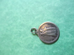 Petite Médaille Religieuse/Notre Dame De Bon Secours / Souvenir /Fin   XIXème Siècle     CAN356 - Religion & Esotérisme