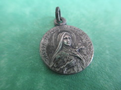 Petite Médaille Religieuse /Sainte Thérése De L'enfant Jésus/ Lisieux /Début XXème Siècle CAN378 - Religion &  Esoterik