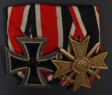 WK II Orden Ordensspange Mit Eisernes Kreuz Und Kriegsverdienstkreuz Mit Schwertern - War 1939-45