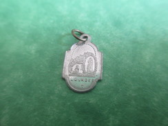 Petite Médaille Religieuse/Notre Dame Du Rosaire/ Lourdes/Début XXéme         CAN386 - Religion &  Esoterik