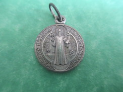 Petite Médaille Religieuse/ Médaille De Saint Benoit / Croix De St Benoit/Début XXéme         CAN389 - Religion &  Esoterik