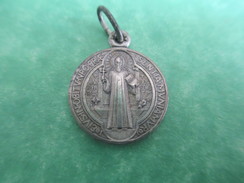 Petite Médaille Religieuse/ Médaille De Saint Benoit / Croix De St Benoit/Début XXéme         CAN389 - Religion & Esotérisme