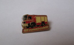 Pin's Sapeur Pompier / Camion De Pompiers Feumotech (époxy) - Pompiers