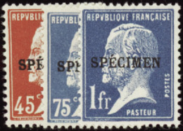 N° 7 0 /72 Pasteur 3 Valeurs  Qualité: ** Cote: 136  - Other & Unclassified