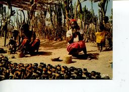 (DEL 396) Africa - Pottery Merchant - Marchands