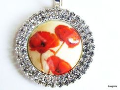 Collier Coquelicots Porcelaine Sur Support Strass Argenté Fils Câble à Vis Rouge  Une Petite Merveille Toute étincelante - Colliers/Chaînes