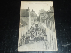 PLAISIR - GENDARMERIE ET RUE AU BOUCHER - BEAUCOUP DE PERSONNAGE POSENT POUR LA PHOTO - 78 YVELINES (W) - Plaisir