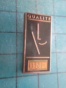 Pin1214b Pin´s Pins / Beau Et Rare : BANQUES : BNP QUALITE Et Sourire En Coin .... - Banken