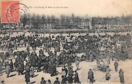Rennes     35        Champ  De  Mars . Le Marché Un Jour De Foire   (chevaux)      (voir Scan) - Rennes