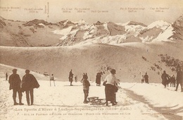 Les Sports D'hiver à Luchon-Superbagnères: Sur Le Plateau Un Jour De Concours, Montagnes Du Lys - Carte Non Circulée - Winter Sports