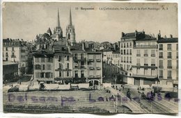 - 10 -  BAYONNE -  La Cathédrale, Les Quais  Et Le Port, Marengo, Froissée, Animation, Non écrite,  Scans. - Bayonne