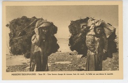 ETHNIQUES ET CULTURES - AMERIQUE - CANADA - MISSIONS ESQUIMAUDES - Une Bonne Charge De Mousse, Bois Du Nord.. - Amérique