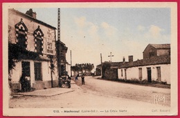 CPA 44 MACHECOUL - La CROIX-VERTE (& Café De La Croix-Verte à Gauche) ° Coll. Robard - Machecoul