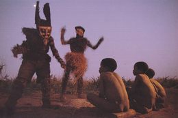 Zambia - "Makishi" Dancers Perform Before A Group Of Boys, By Chris Johns, Nat Geo's Greatest Photos, China's Postcard - Zambie