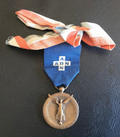 Medaille Des Assistantes Du Devoir National - France