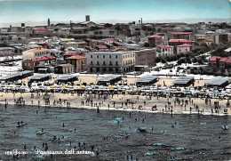 06941 "FANO - PANORAMA DALL'AEREO" ANIMATA, SPIAGGIA. CART. ILL. ORIG. SPED. 1957 - Fano