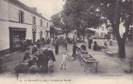 LA BERNERIE. -  La Place Du Marché .RARE. Très Belle Carte - La Bernerie-en-Retz