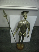 STATUE Figurine ANCIENNE Hidalgo DON QUICHOTTE (CERVANTES) En Armure Métal étain Sculpté Travail Fin Orfèvrerie Orfèvre - Tin