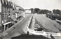 Delcampe - CPSM FRANCE 35 "Redon, Rue Maréchal Foch" - Redon