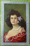 CPA Litho CHROMO BORD ARGENT Illustrateur ASTI COLLAGE Portrait BUSTE Femme Catherine AJOUTIS PERLES Strass PAILLETTES - Asti