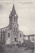 LOUDES - La Place De L'Eglise - Sortie De La Messe - Loudes