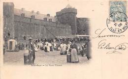 Saint Malo      35         Le Vieux Château      (voir Scan) - Saint Malo