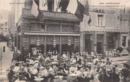 Saint Malo      35          Place Chateaubriand .Café Des Voyageurs         ( 3696 Voir Scan) - Saint Malo