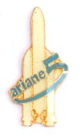 Pin's  ARIANE 5 - La Fusée Eurpéenne -  G590 - Raumfahrt