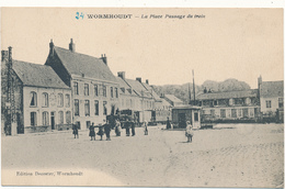 WORMHOUDT - La Place, Passage Du Train - Wormhout