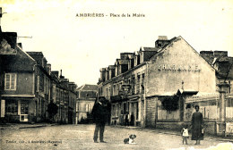 AG 528 / C P A -  AMBRIERES  (53)  PLACE DE LA MAIRIE - Ambrieres Les Vallees