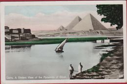 Egypte Egypt Ägypten Egipto Egitto Cairo Le Caire A Distant View Of The Pyramids Of Gizeh Gizah Pyramides Felouka Nile - Guiza