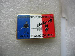 Pin's Des Sapeurs Pompiers De La Commune De VOUGEAUCOURT (Dépt 25) - Pompiers