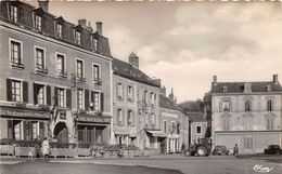 45-MALESHERBES- PLACE DU MARTROI - Malesherbes