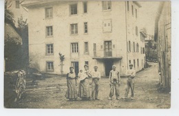 SUISSE - BIERE - Belle Carte Photo Animée Habitants Posant Dans Le Bourg En 1912 - Bière