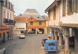 65-GALAN- PLACE CENTRALE , AU FOND L'ANCIENNE MAIRIE - Galan