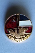 Petite Broche 1977 URSS FRANCE Colombe Mohtpe - Brooches